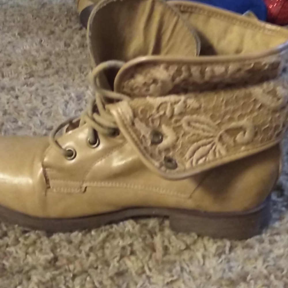 Boots - Picture 4 of 4